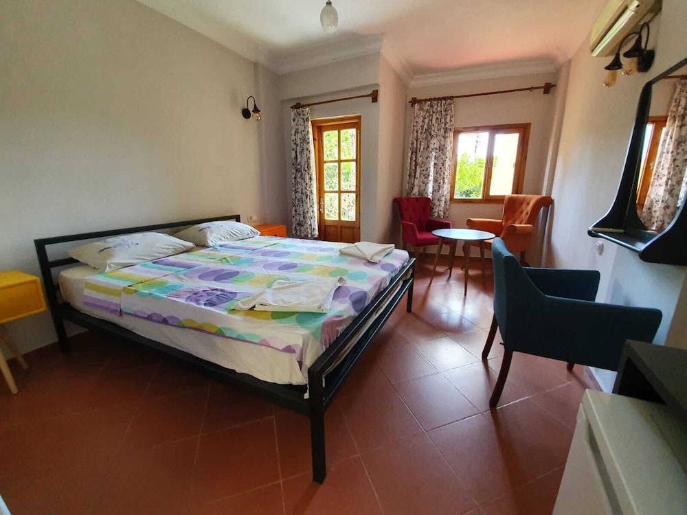 Standard Room, 1 Queen Bed