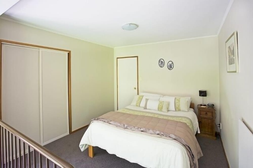 Superior Studio Suite, 1 Queen Bed, Bathtub, Mountain View