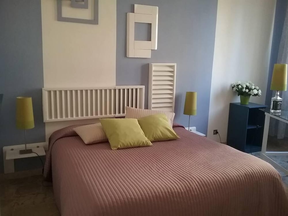 Double Room (B)