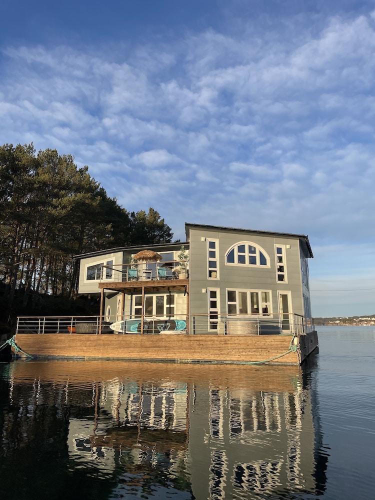 Luxury Villa, 6 Bedrooms, Mountain View, Overwater photo 1