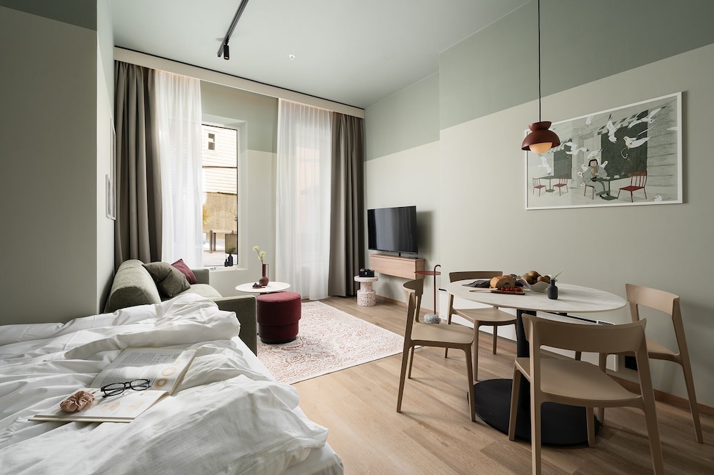Studio, 1 Queen Bed with Sofa bed