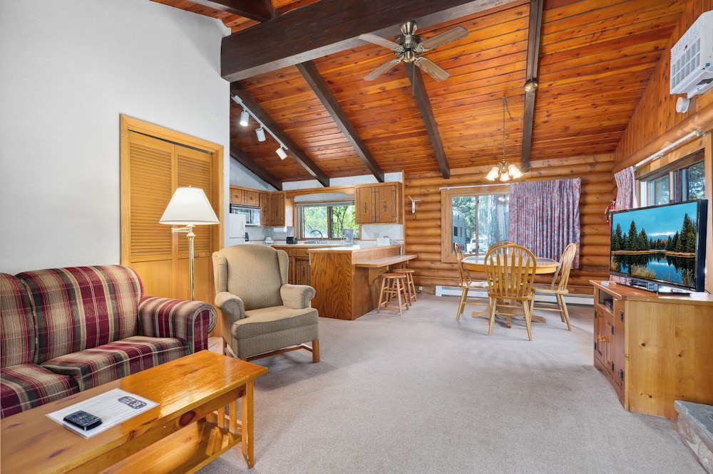 Family Cabin, 1 Bedroom photo 3