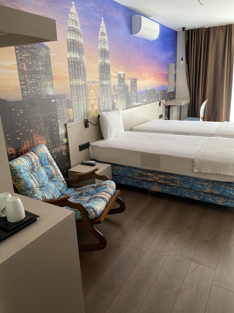 Standard Room thumbnail 5