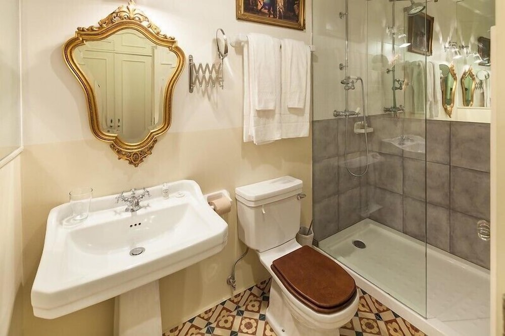 Double Room - Photo 5