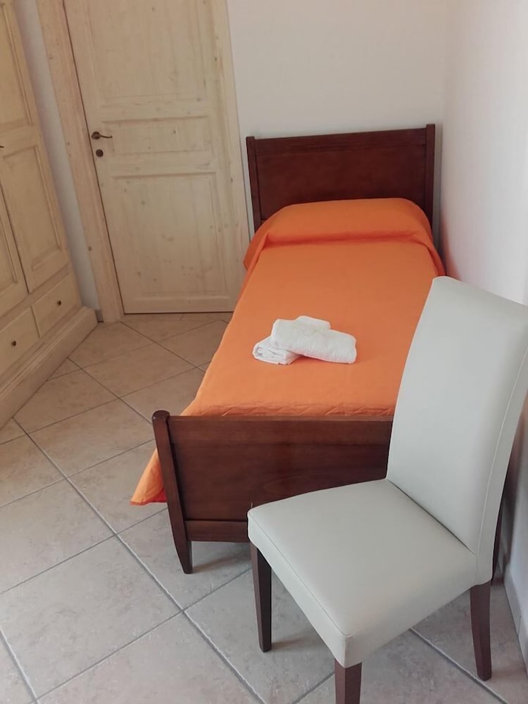 Standard Triple Room, Accessible photo 1