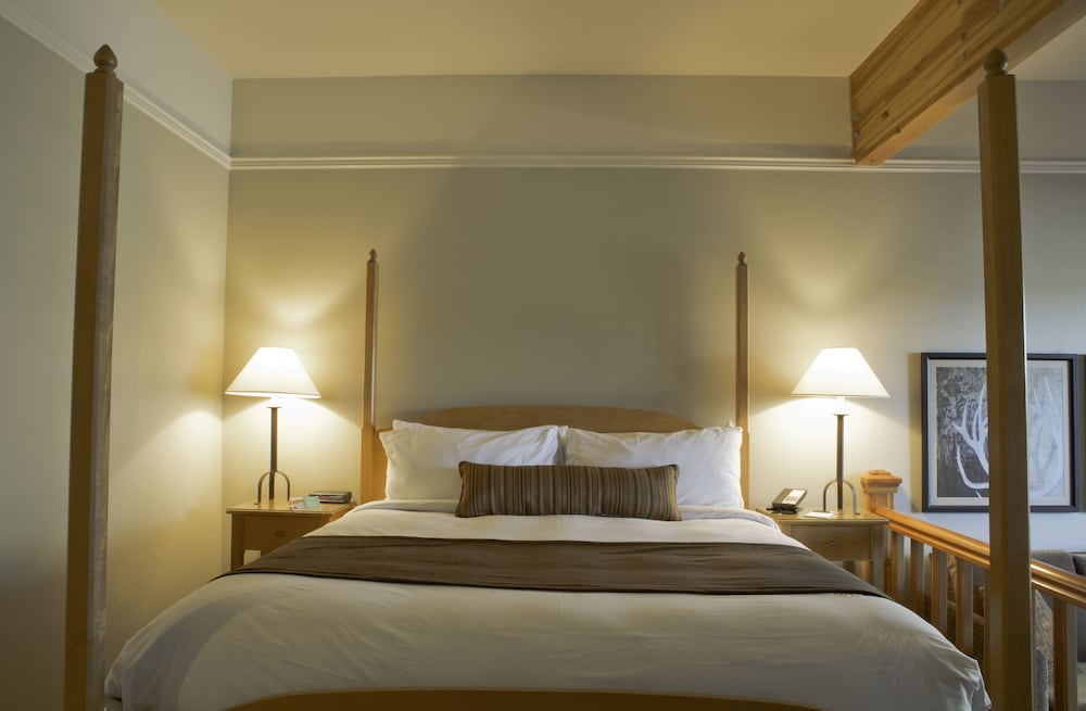 Suite, 1 King Bed, River View, Ground Floor