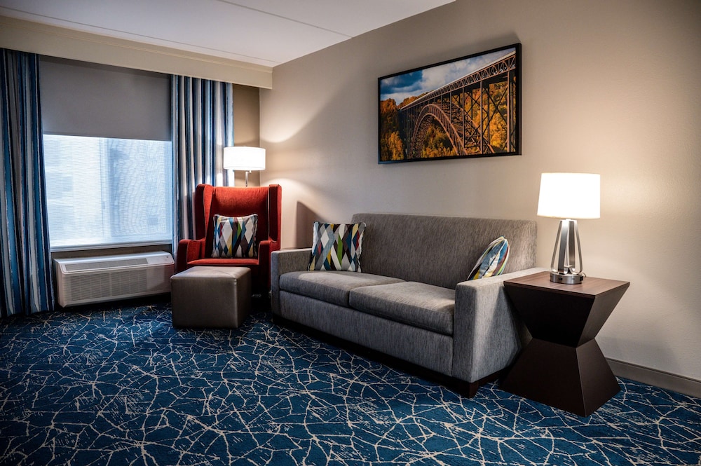 1 King Bed Suite with Parlor Sofa - Photo 6