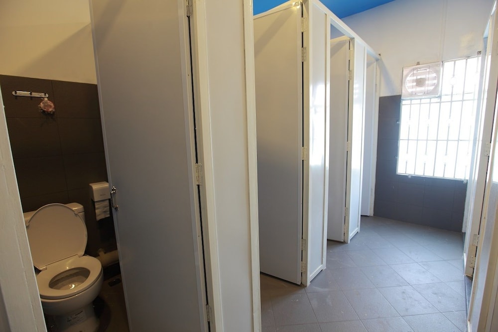 1 bed in 10-bed dormitory (mixed) photo 3