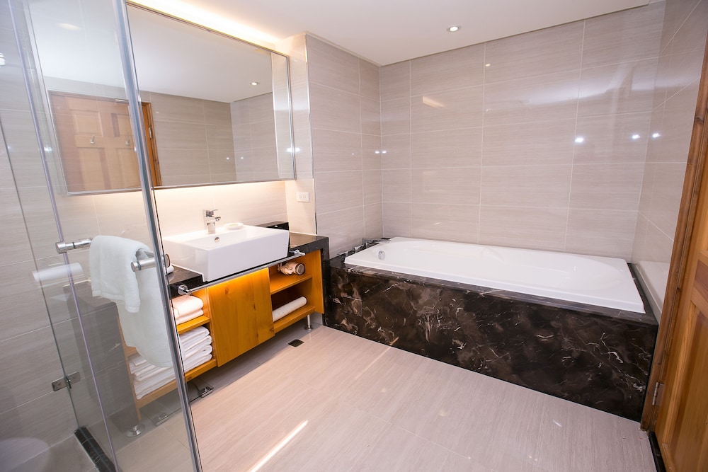 Deluxe Room, 1 Double Bed, Lake View photo 3