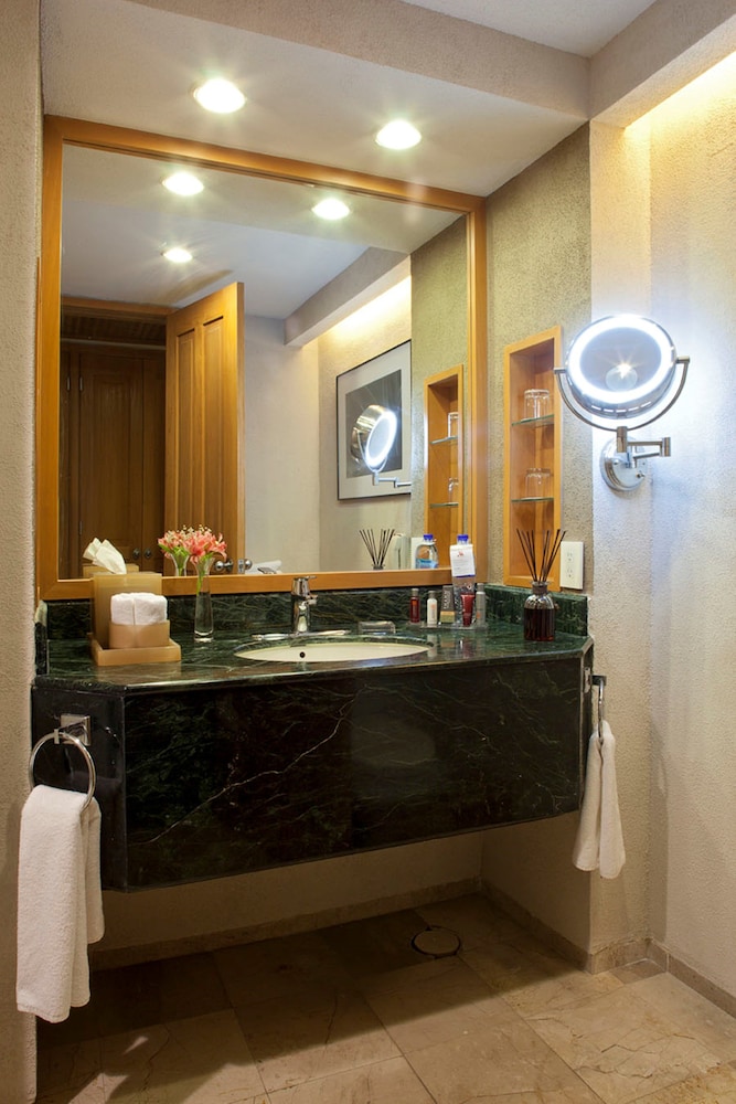Club Room, 2 Double Beds - Photo 6