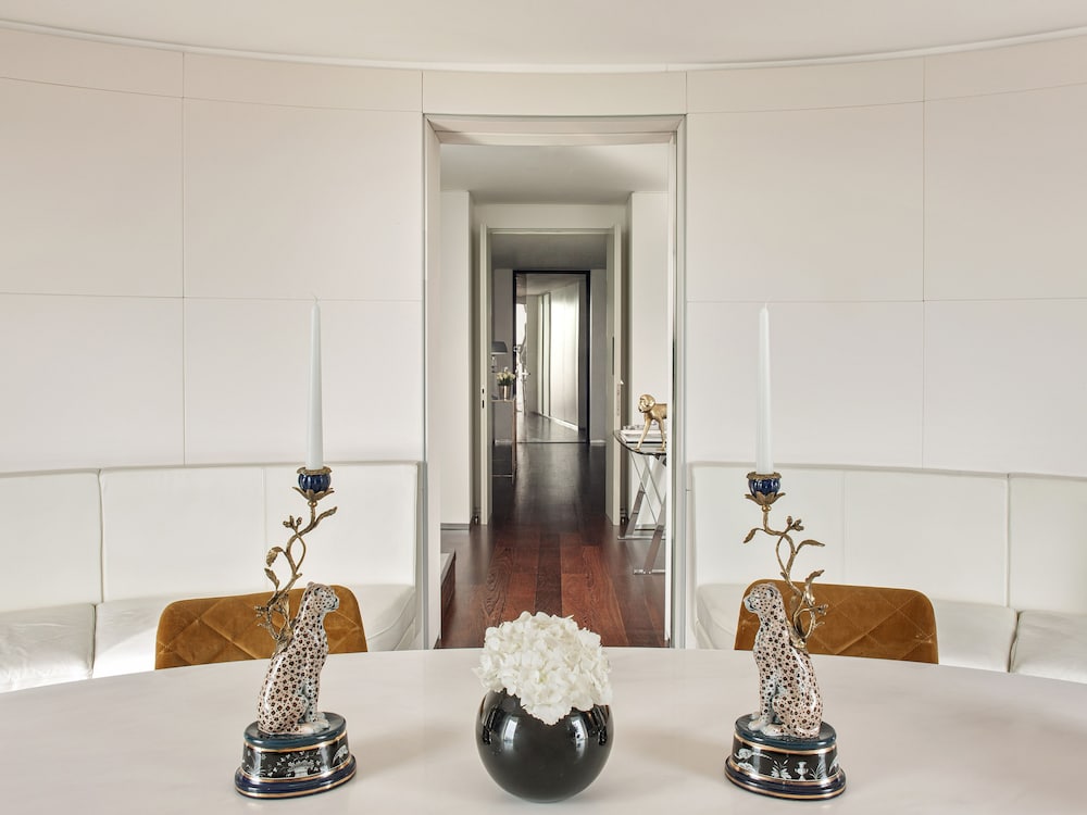 2 Bedrooms Ultimate ME+ Duplex Penthouse thumbnail 6