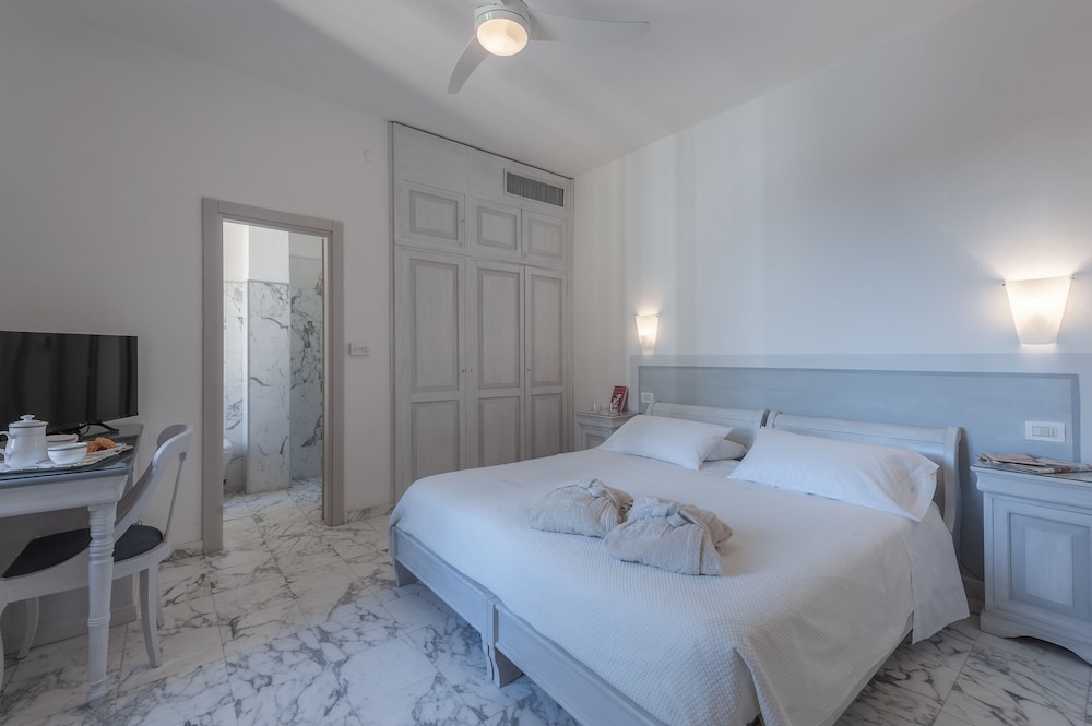 Standard Double or Twin Room - Photo 3