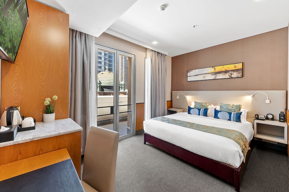 Signature Queen Room With Balcony photo 3