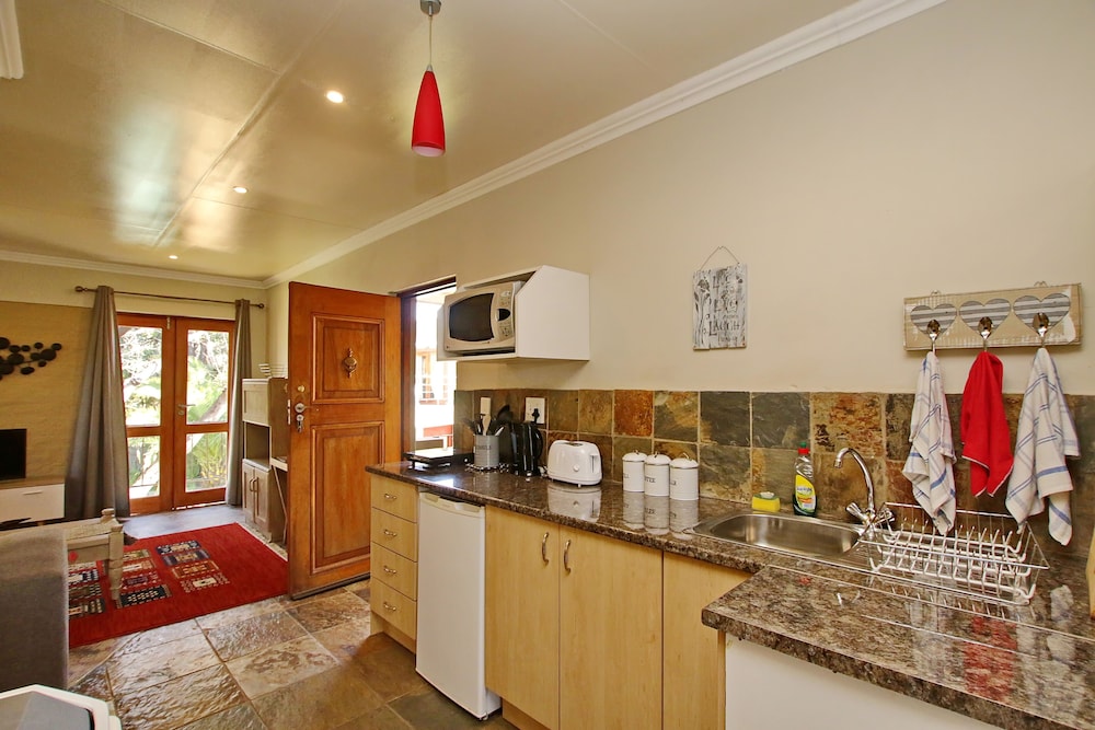 Executive Studio Suite, 1 Bedroom, Kitchenette, City View photo 3