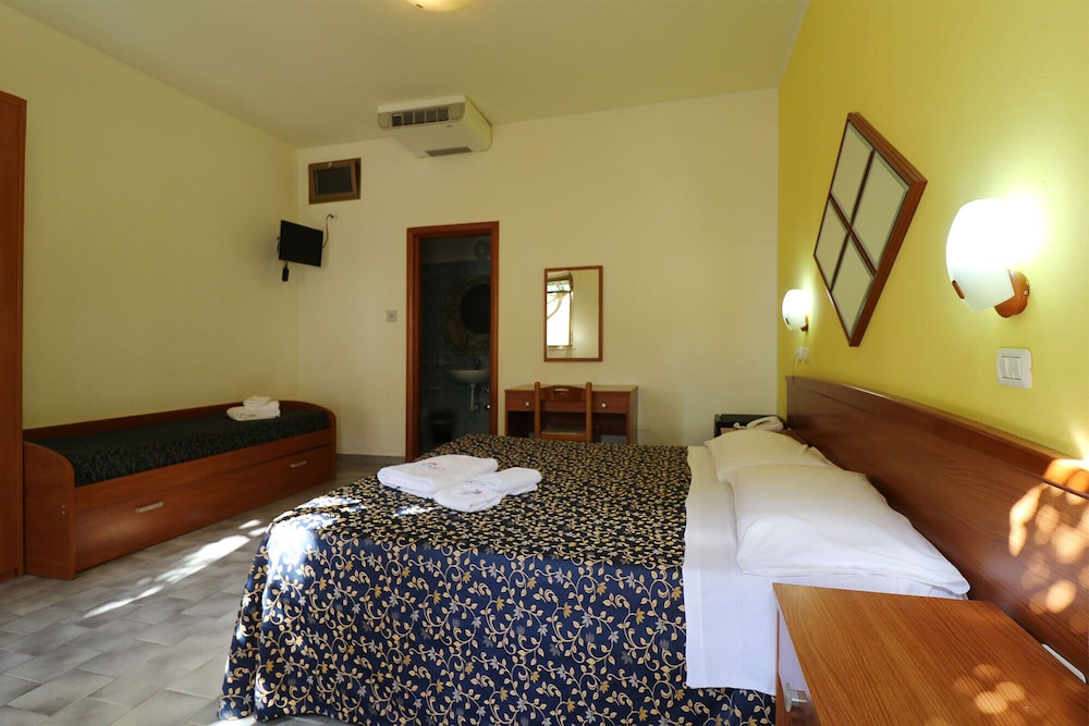 Classic Quadruple Room