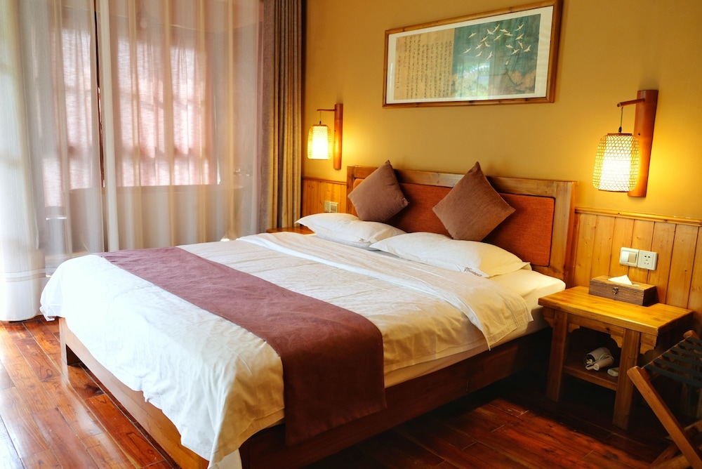 Superior King Room with Balcony photo 2