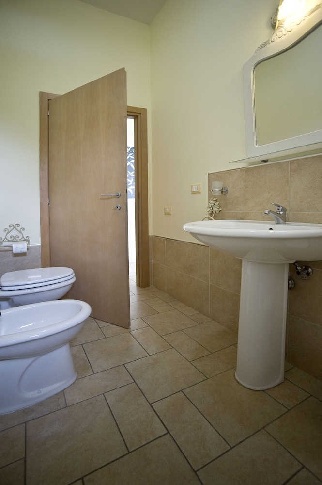Basic Double Room photo 2
