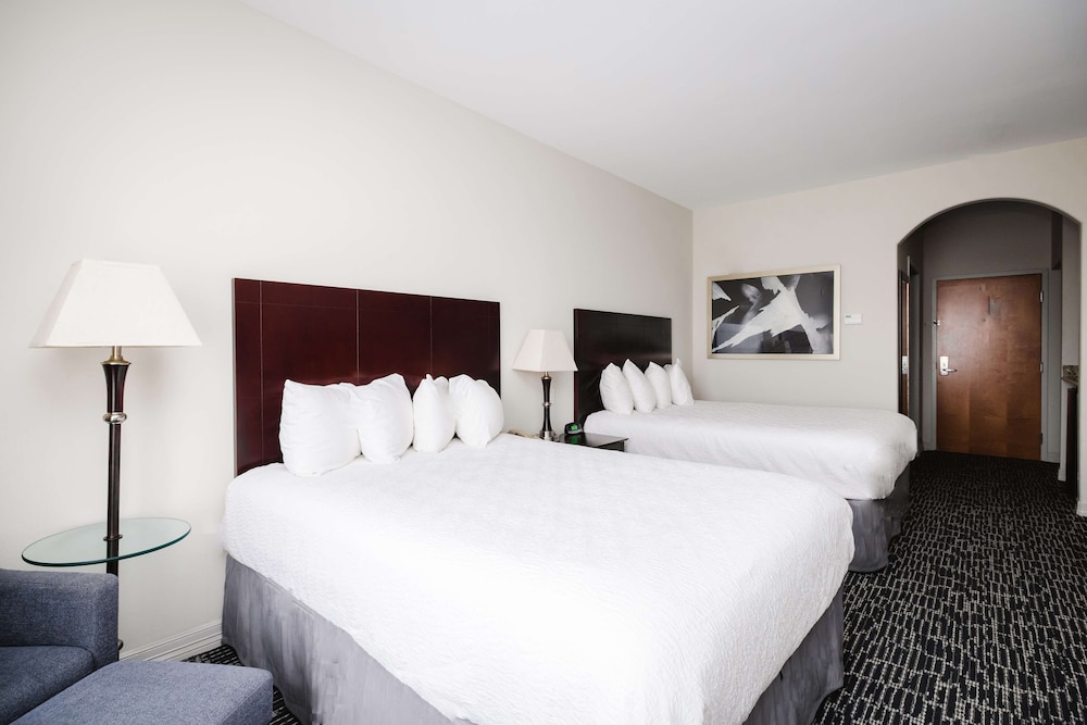 Standard Room, 2 Queen Beds, Non Smoking - Photo 2