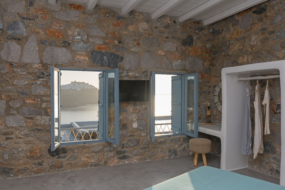 Traditional Studio Suite photo 3