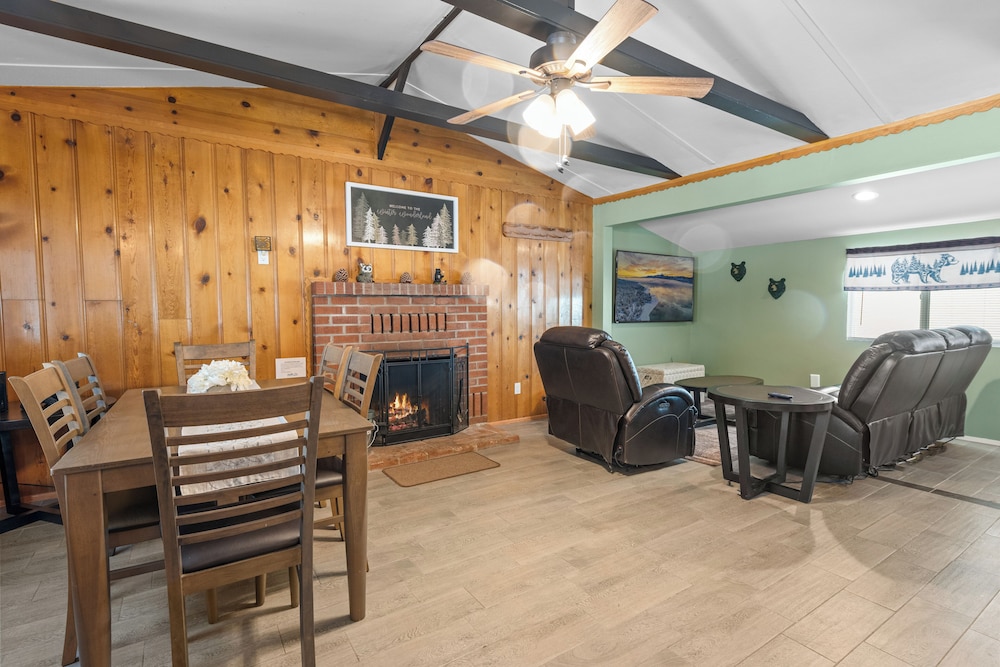 Cabin, 2 Queen Beds, Patio, Mountain View photo 3