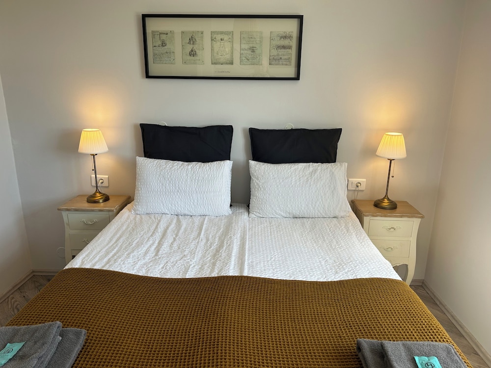 Basic Double Room, Shared Bathroom photo 1