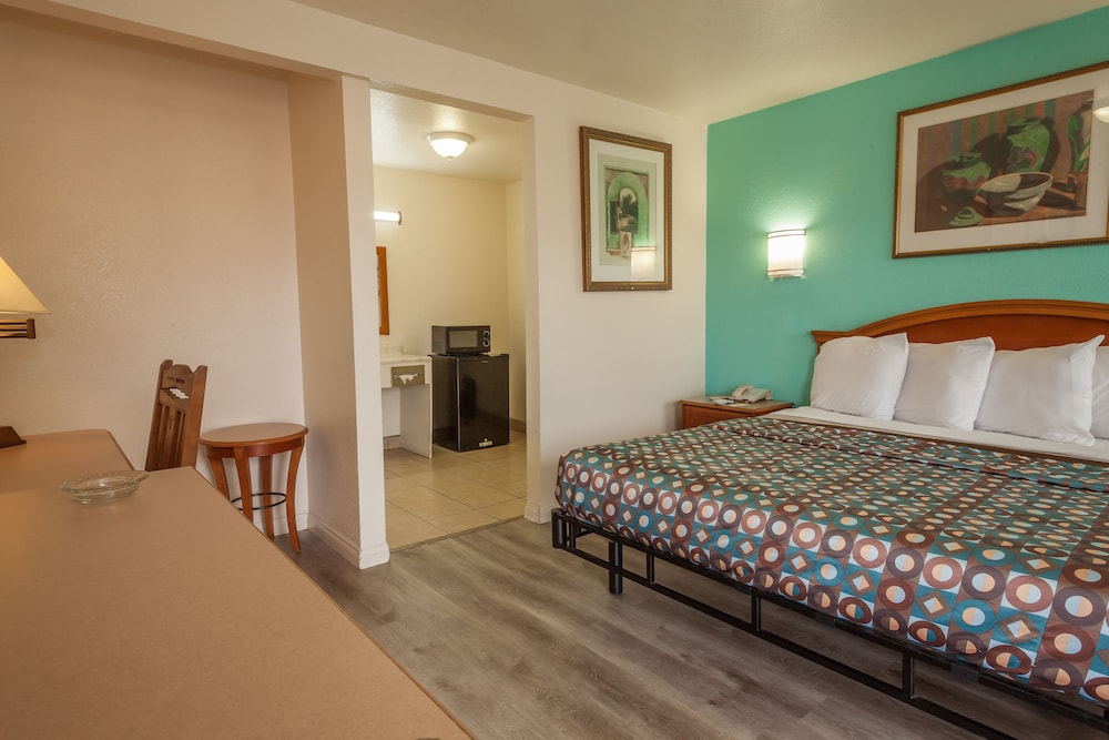 Standard Room, 1 King Bed, Non Smoking - Photo 1