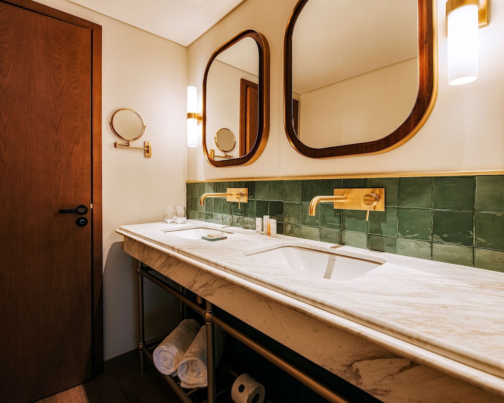 Executive Room, 1 King Bed, Sea View - Photo 8