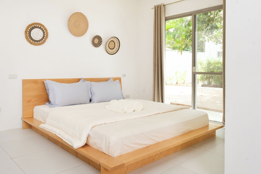 Deluxe Suite, Garden View