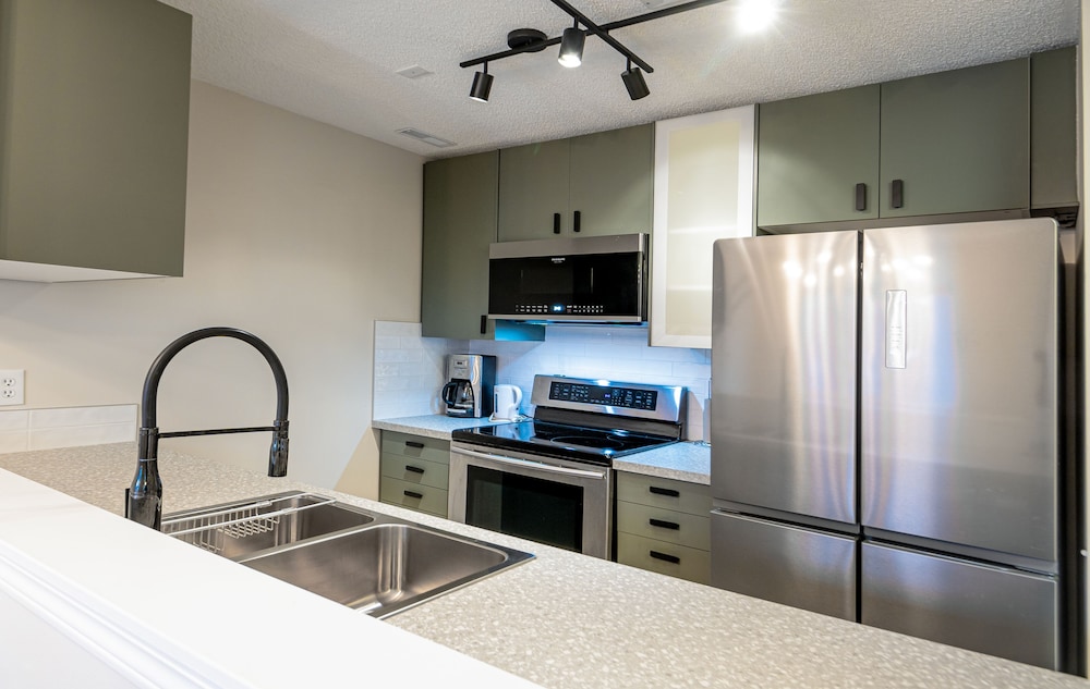 Three-Bedroom Apartment 126 - Photo 5