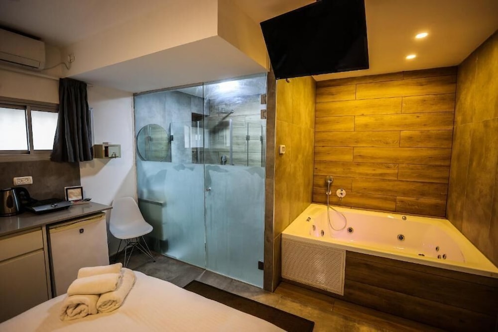 Standard Apartment with Jacuzzi photo 1