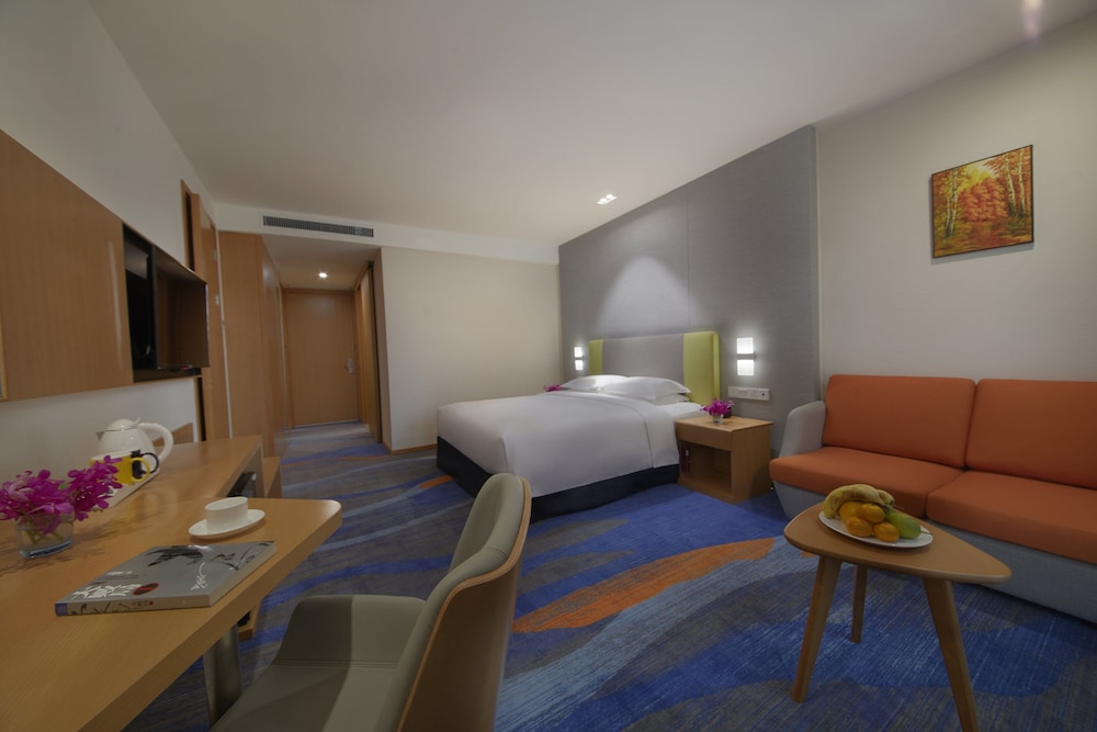 Standard Room, 1 King Bed, Accessible photo 3