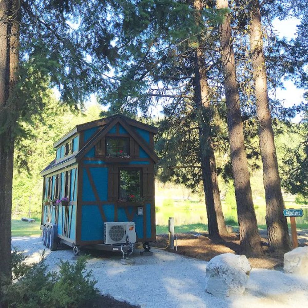 House, 1 Bedroom (Tiny House, No Pets, Linens Included) photo 2