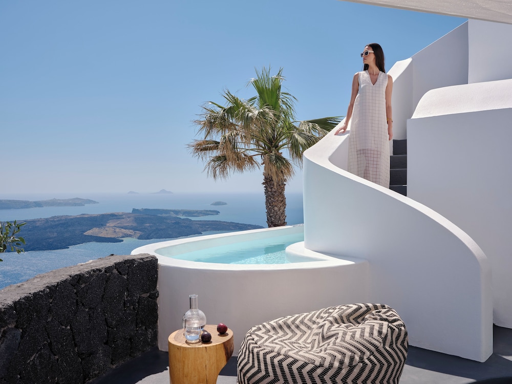 Executive Honeymoon Cave with Caldera View, Outdoor and Indoor Hot Tub - Photo 3