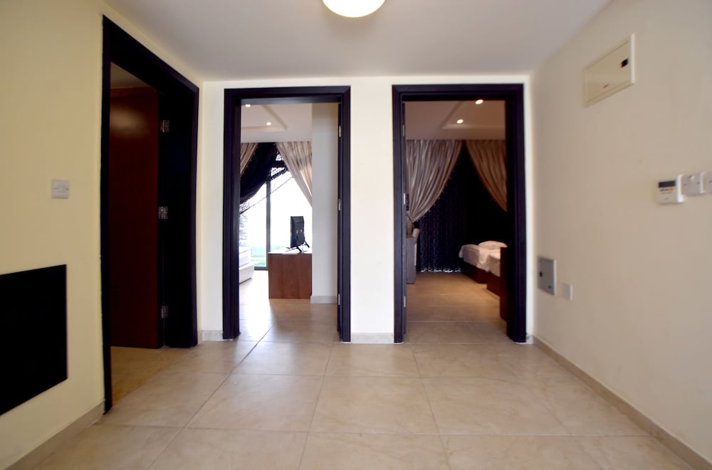Family Chalet, 2 Bedrooms, Smoking, Sea Facing photo 3