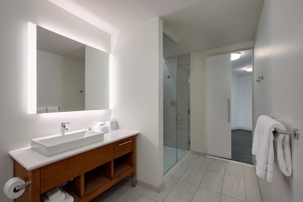 Suite, 1 Bedroom, City View - Photo 3