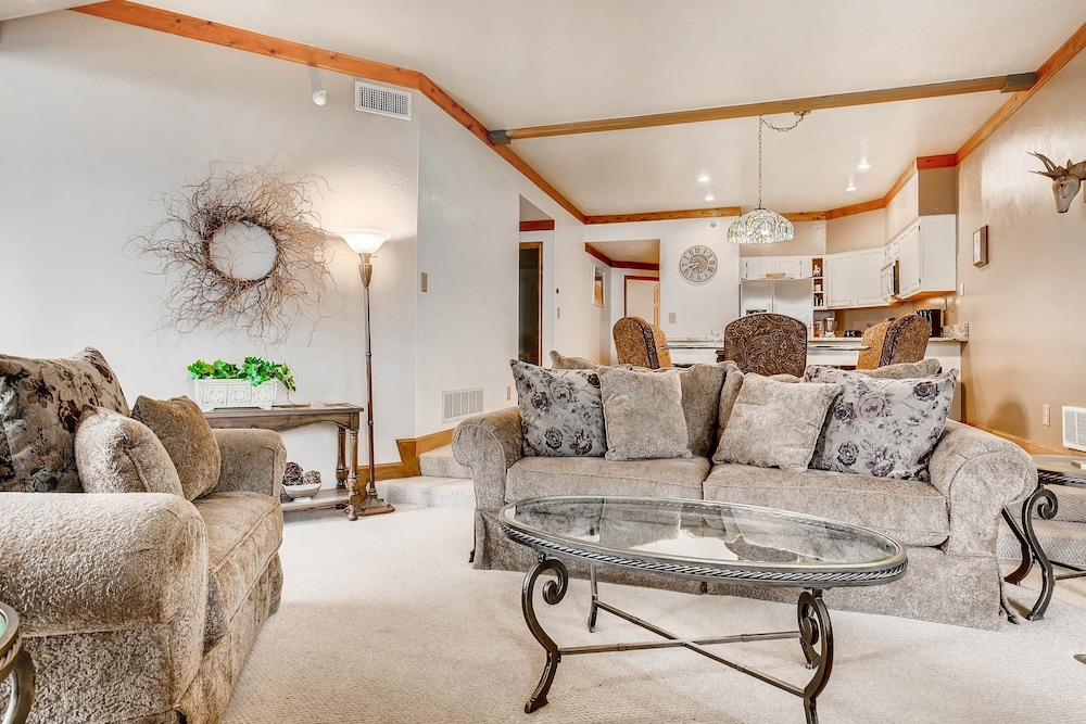 Condo, 3 Bedrooms
