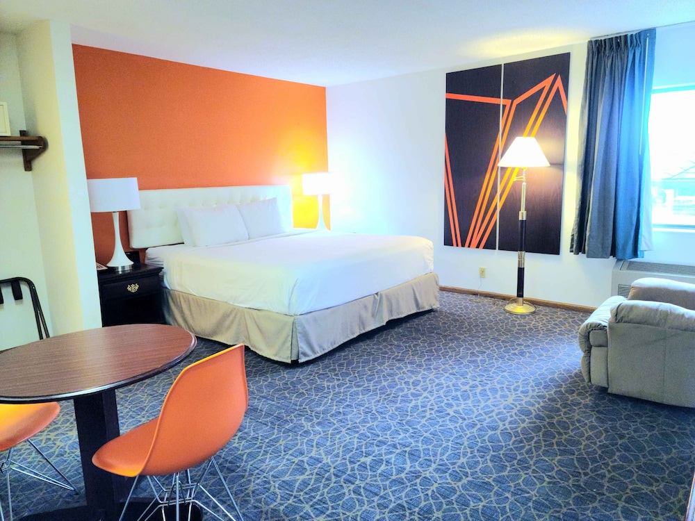 Studio Suite, 1 King Bed, Non Smoking - Photo 3