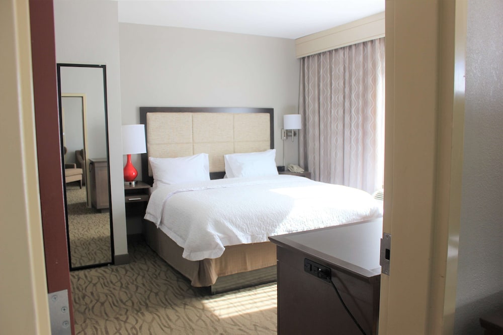 Suite, 1 King Bed, Non Smoking - Photo 2