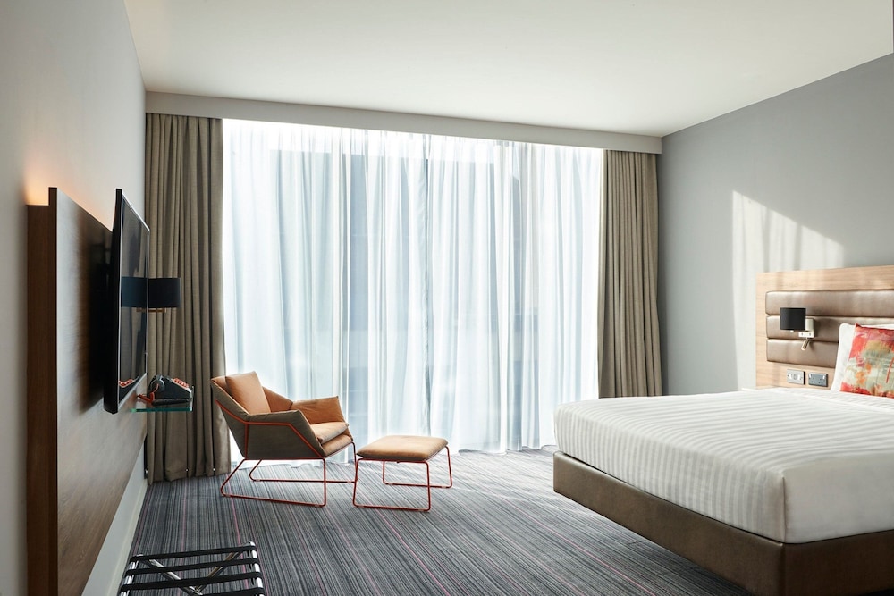 Room, 1 Queen Bed (View)