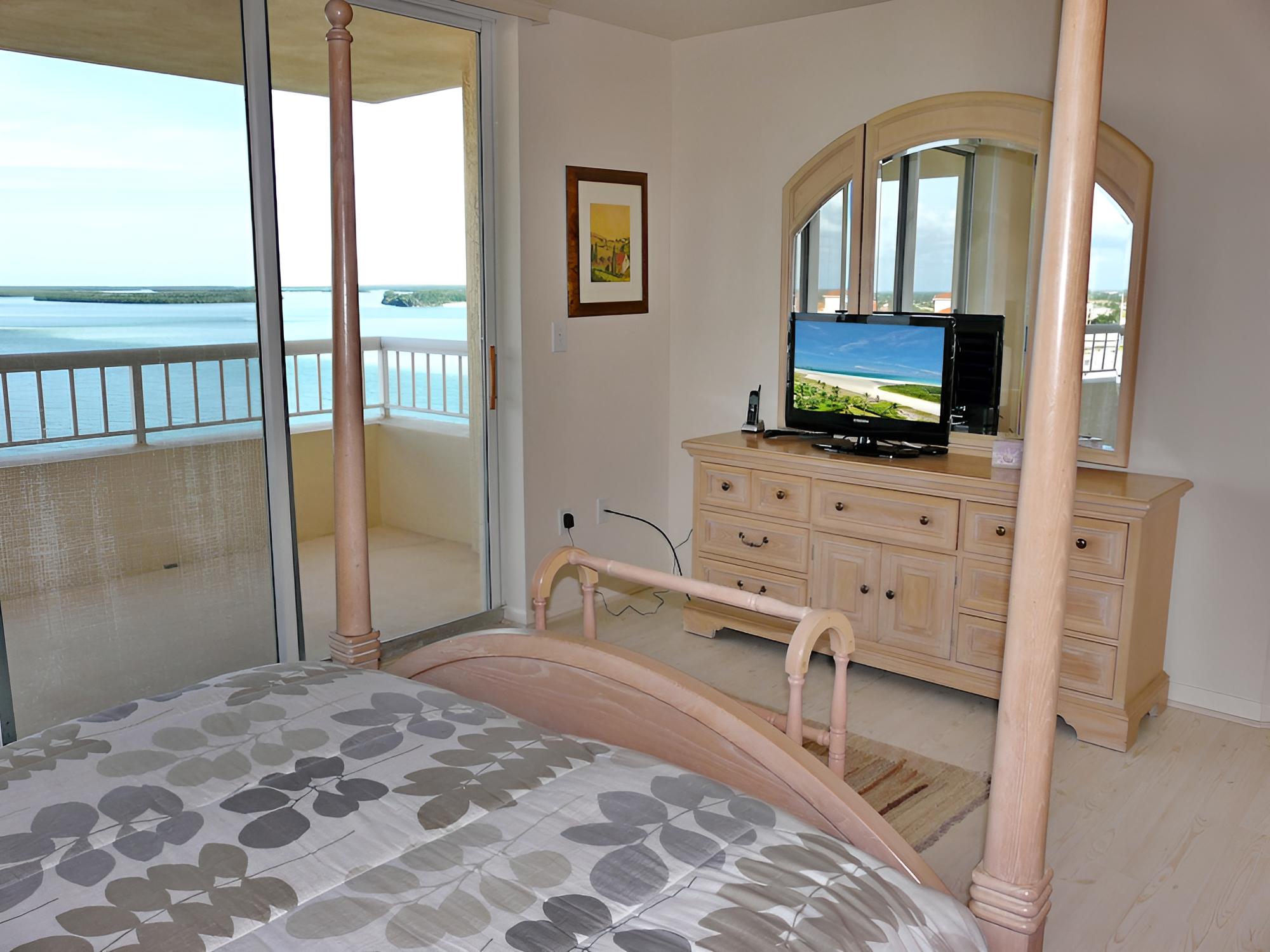 Condo, Multiple Beds (Top floor beachfront condo with ocean) photo 1