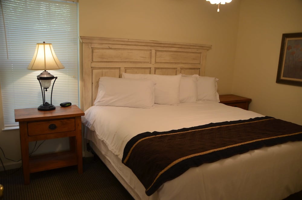 Holly Suites, 1 Bedroom Condo, King Bed