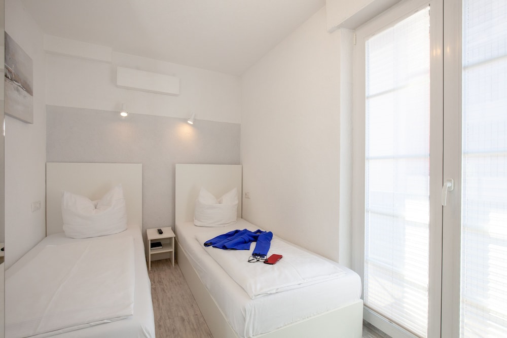 Economy Twin Room photo 1