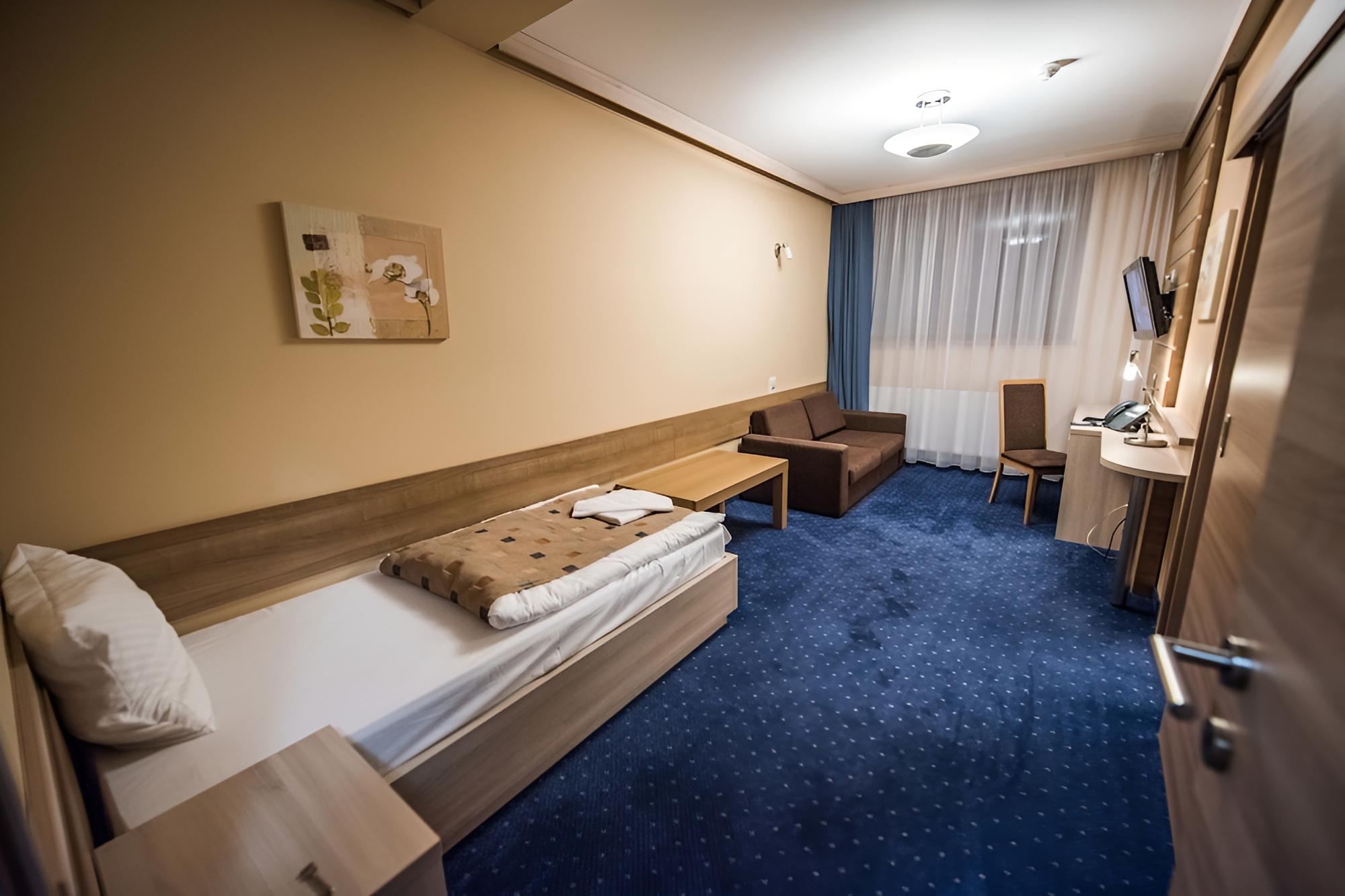 Deluxe Double Room, 1 Queen Bed, Mountain View photo 2