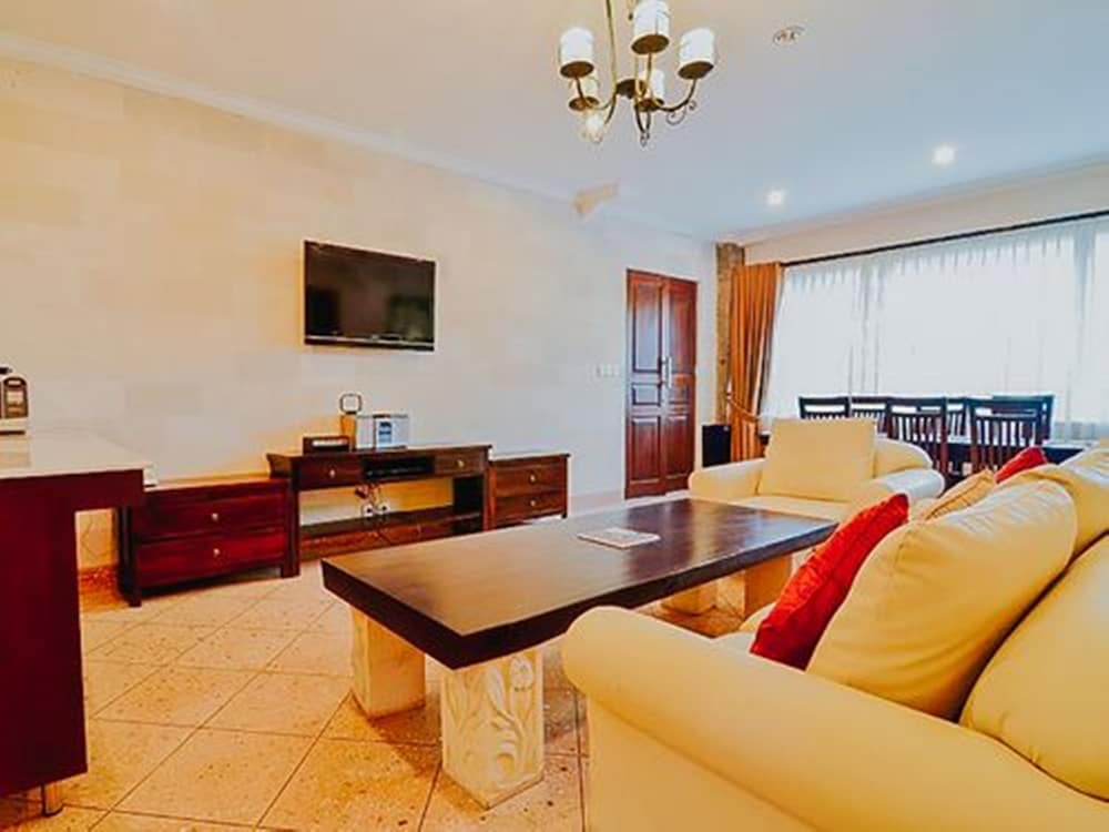 Ambassador Suite photo 2