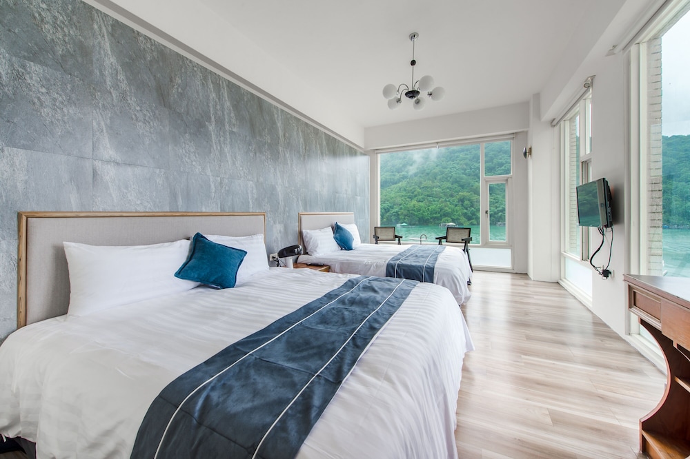 Deluxe Quadruple Room, Lake View - Photo 27