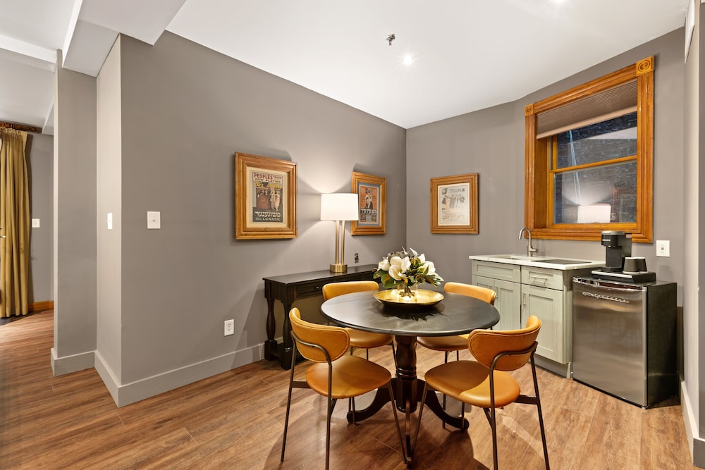 Luxury Family Suite with Patio photo 3