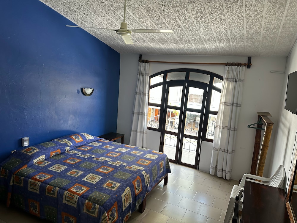 Junior Room, 1 King Bed