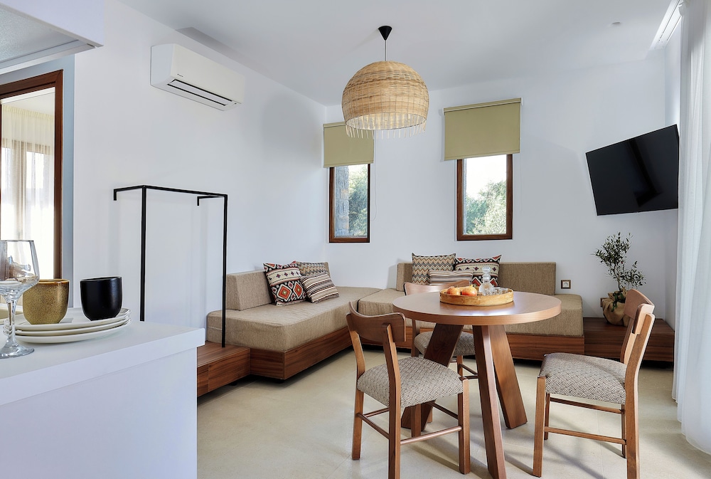Two Bedroom Villa with Private pool ,Outdoor Hot tub and Garden, photo 6
