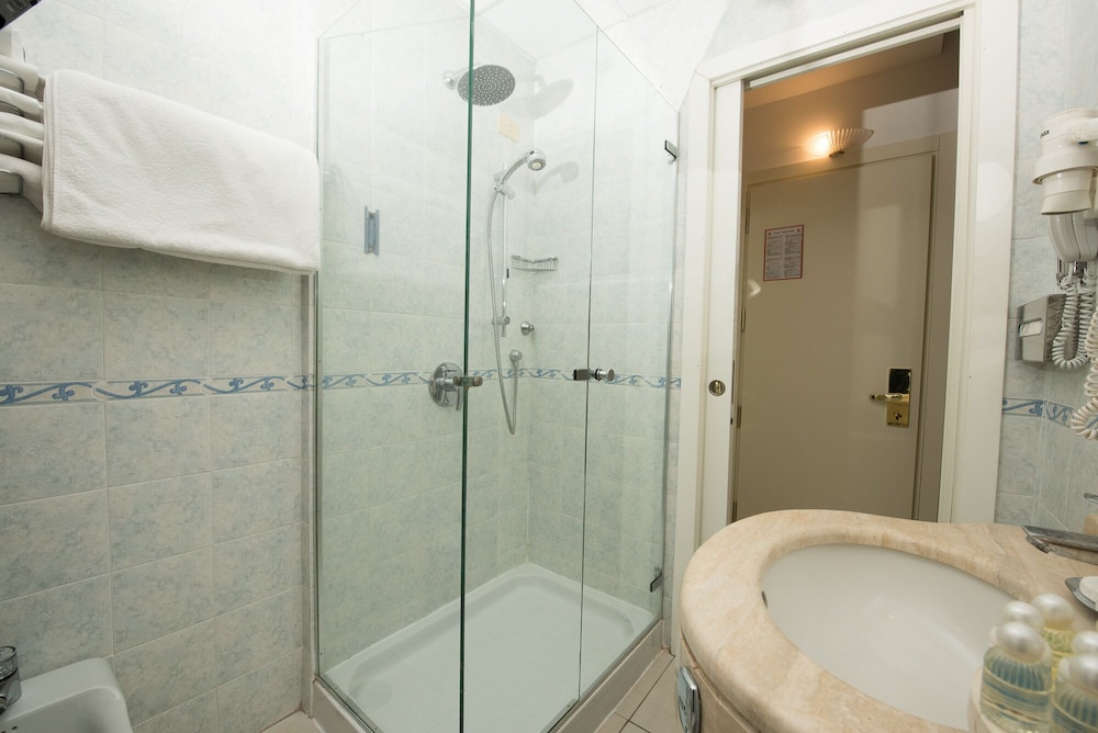 Deluxe Room, Sea View - Photo 7