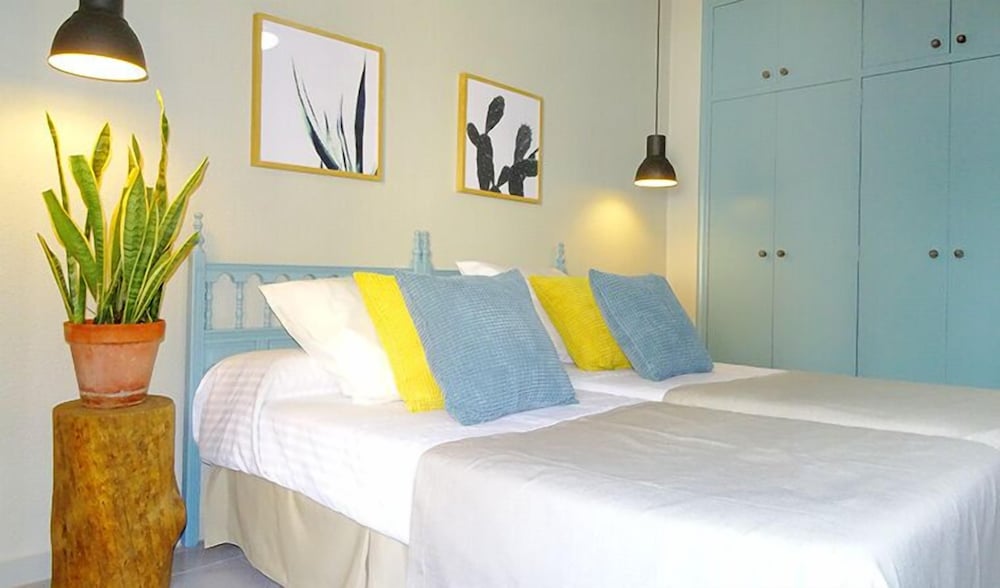 Standard Double Room, 2 Twin Beds (304)